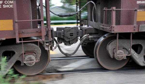 goods train divided in two parts after Coupling breaks