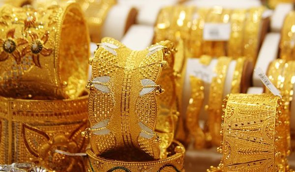 Gold falls to Rs 160, silver down by Rs 550