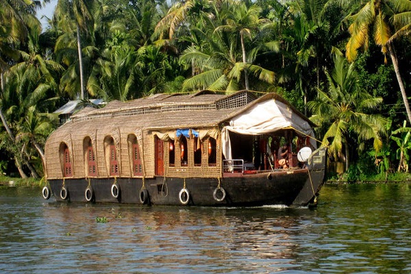 like Venice then go to Alleppey city of Kerala