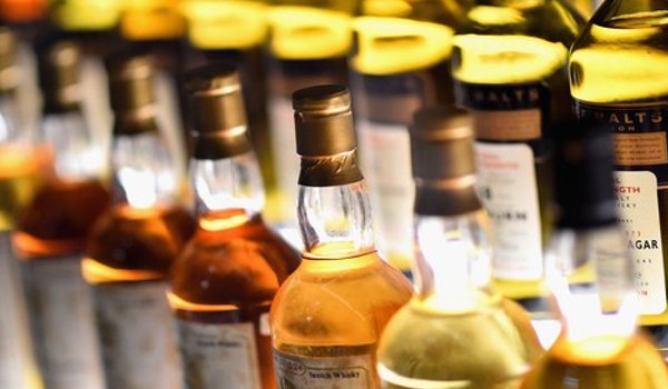 man arrested for illegal liquor transportation in Dungarpur