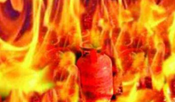 3 killed, 4 injured in jaipur LPG gas cylinder blast