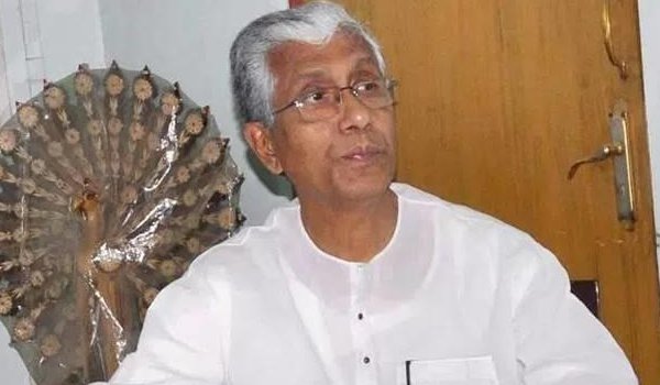 Homeless outgoing CM Manik Sarkar moves to party office