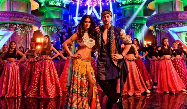 Baaghi 2 song : in mundiyan redux, Tiger Shroff and Disha Patani groove to popular Punjabi beats Mundiyan To Bach Ke