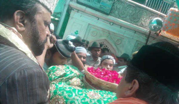 pakistan government offers chadar at ajmer dargah