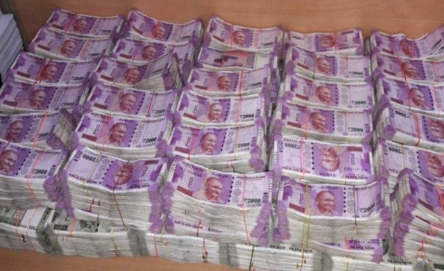 toll booth Rs 4 crore recovered from private bus in joint action of rajasthan ATS and Income Tax Department