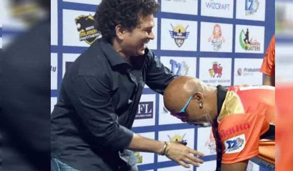 Vinod Kambli Touches Sachin Tendulkar's Feet During Mumbai T20 league