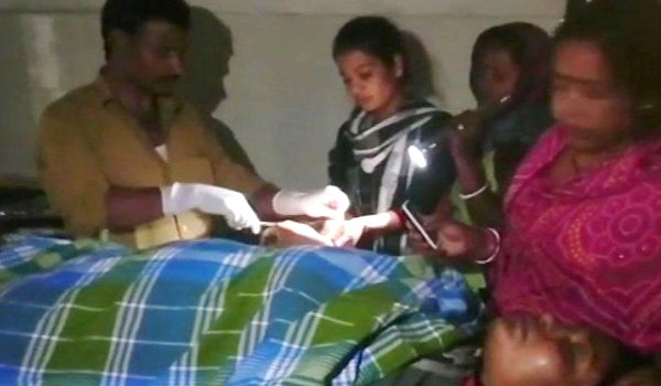saharsa : woman operated under torchlight dies