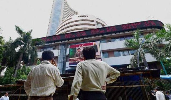 Sensex slips to 3-month low as heavyweight bankers collapse