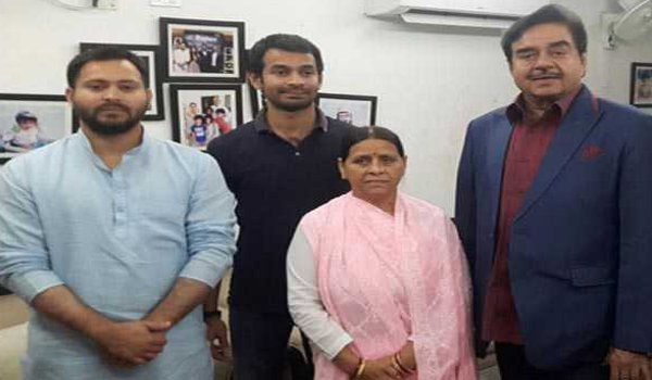 BJP MP Shatrughan Sinha meets rjd leader Rabri Devi