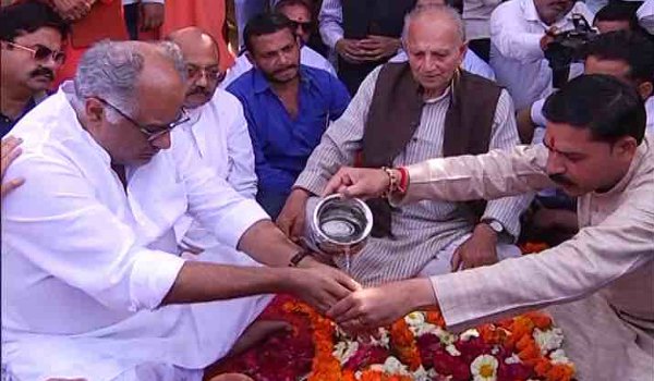 Sridevi's ashes immersed in Ganga in haridwar