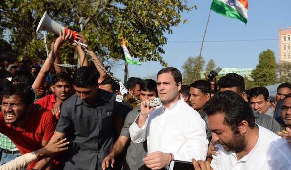 SSC exam scam: Congress President Rahul Gandhi meets protesters