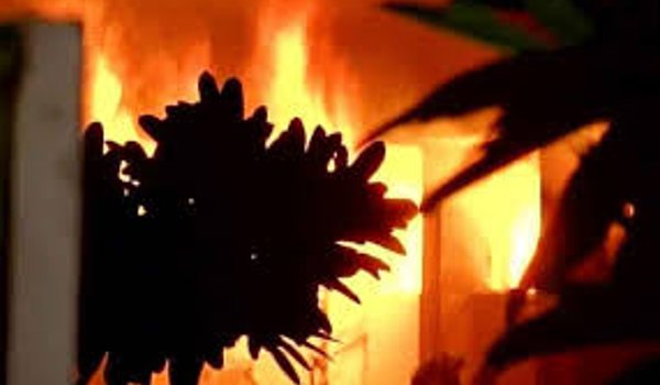 fire broke out in factory due to gas cylinder leak in Surat