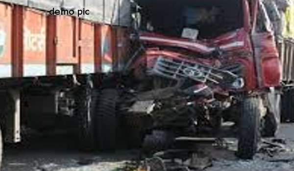 driver dies ad Two trucks collide in Rajsamand