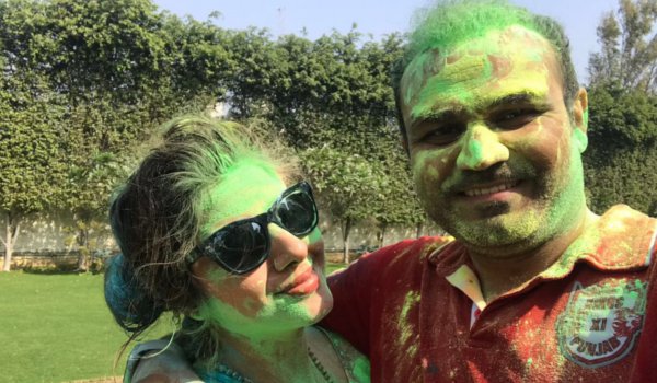 Rangon se mat darna, Rang badalne waaon se darna : Virender Sehwag