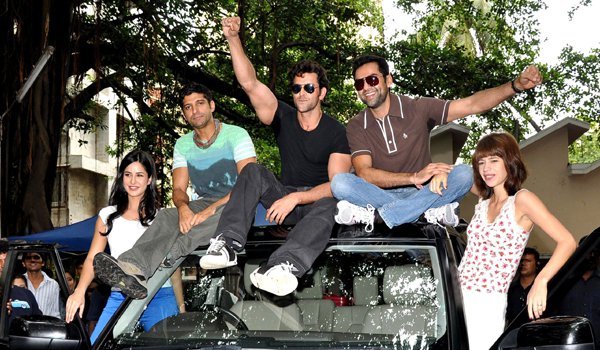 Zoya Akhtar To Team Up With Hrithik Roshan For sequel of zindagi na milegi dobara
