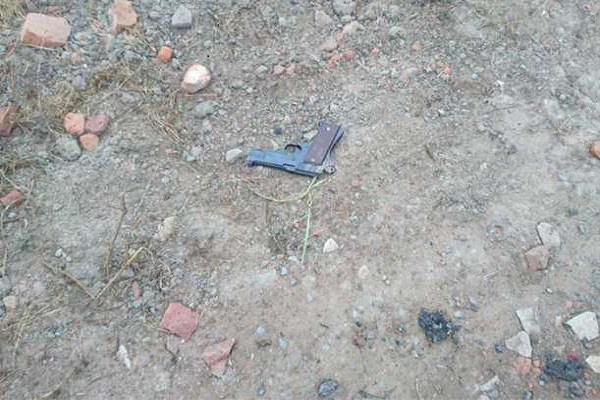 kukhyaat badamaash kasgan pulis muthabhed mein giraphtaar