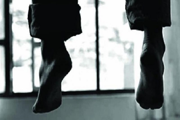 बिहार में युवक ने होटल में गले में फंदा लगाकर आत्महत्या की