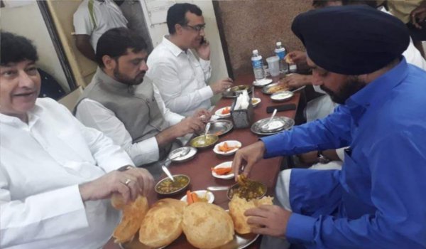 Congress Leaders Ate 'Chole Bhature' At Restaurant Before hunger strike, bjp shares picture