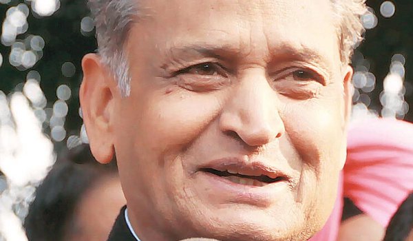 Ashok Gehlot threatens, accused on police remand