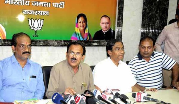 vasudev devnani targets congress over fees increase in private schools