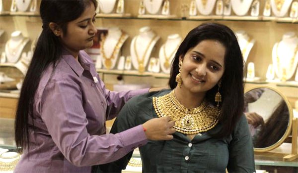 Gold and silver price down