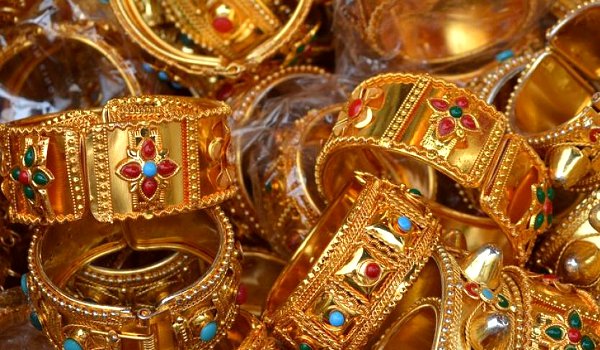Gold price falls to Rs 50, silver slips Rs 100