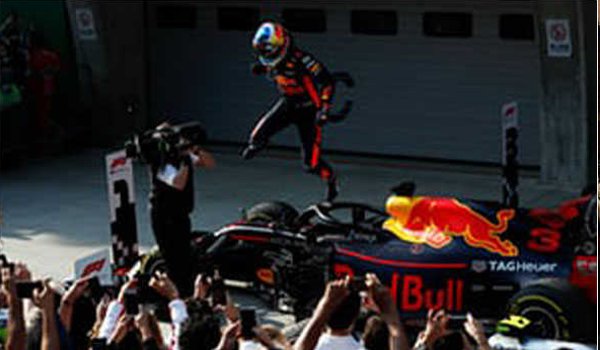 Chinese Grand Prix : Daniel Ricciardo enjoys his celebratory champagne from his shoe