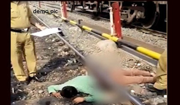 youth commits suicide in jhansi
