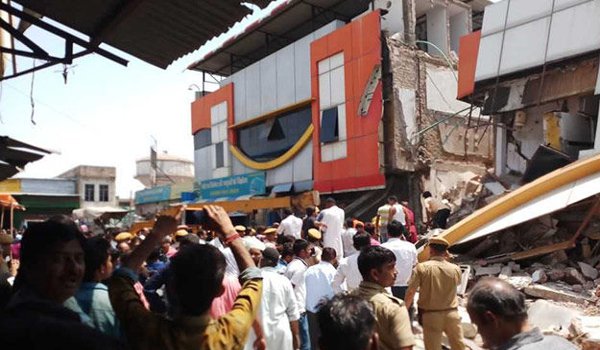 hotel Building collapses in Kota, several people trapped
