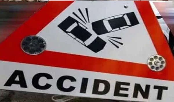 Four killed, 30 injured as mini trucks overturns in Shivpuri