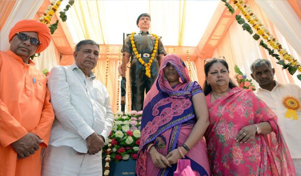 cm raje unveiled martyr statue of sunil kumar yadav