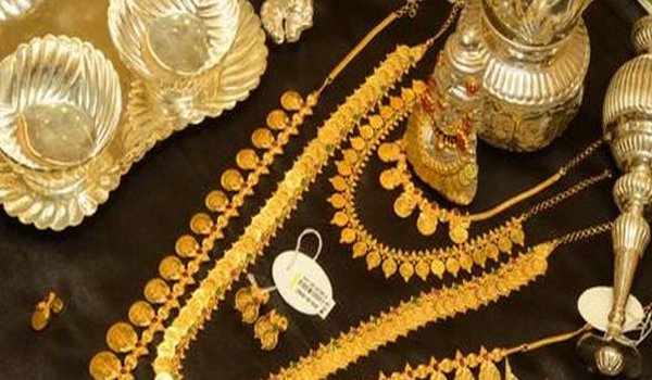 Silver tumbles Rs 1050 per kg, gold down by Rs 130 per ten gram