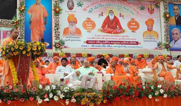 Yogi calls PM 'iron man' for fast-tracking development