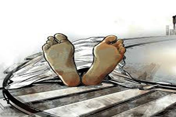 महोबा में आर्थिक तंगी के कारण महिला ने ट्रेन के आगे कूद कर आत्महत्या की