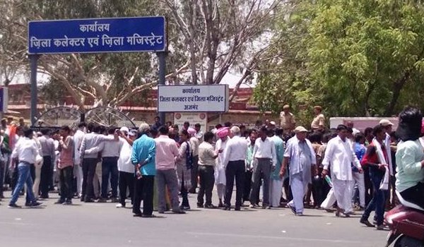 Congress questions fuel price hike, protest in Ajmer