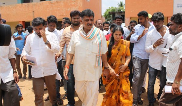 Karnataka Election 2018 : First Female Lingayat Seer Casts Vote, Asks Youth to Turn Up at Polling Booths