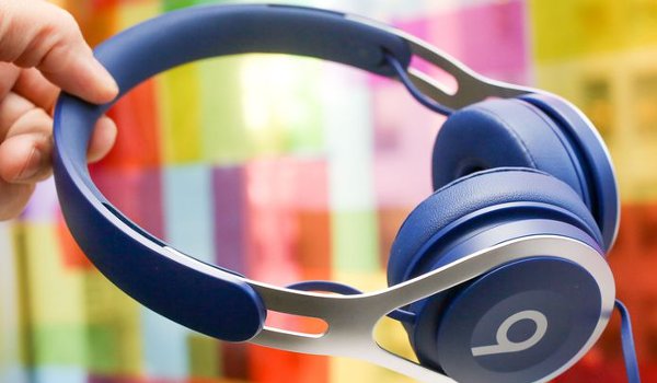 youth injured due to Headphone blast in shivpuri