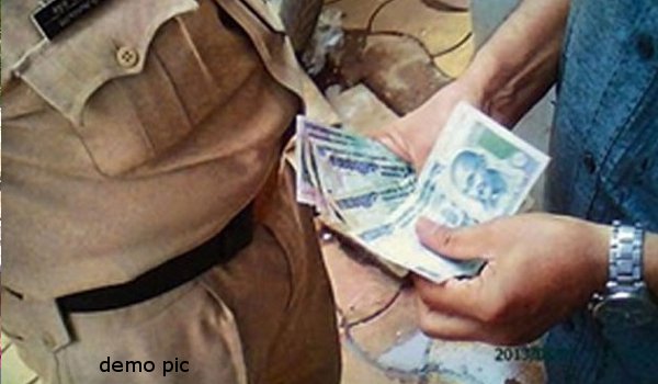 police head constable arrested for taking bribe at jaipur in rajasthan