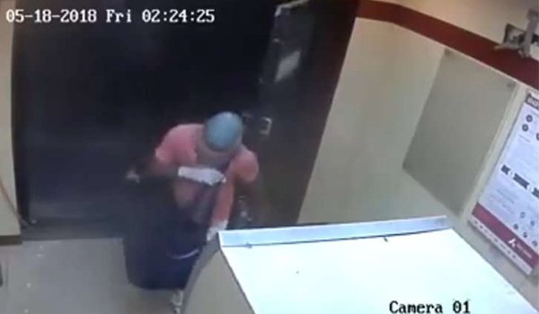Jaipur : Robber attempted to loot Axis Bank ATM, caught on cam