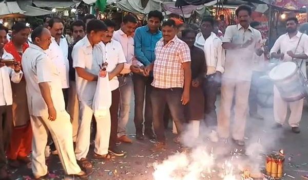 Yeddyurappa resigns as Karnataka CM, Congress workers celebrate in ajmer