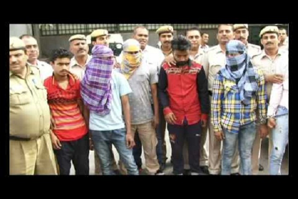 लूटपाट करने वाले एक गिरोह का भंडाफोड़ कर आठ अपराधियों को गिरफ्तार किया
