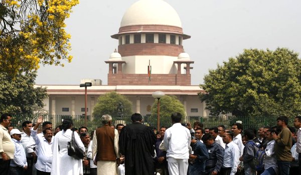 supreme court orders floor test in Karnataka assembly at 4 pm on Saturday