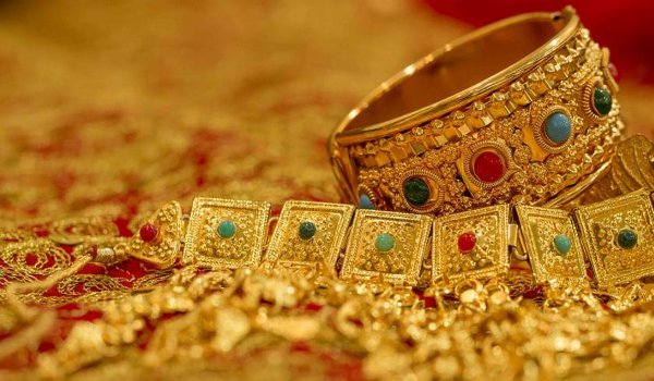 Gold rebounds by Rs 320 per 10 grams, silver prices recovered by Rs 900 per kg