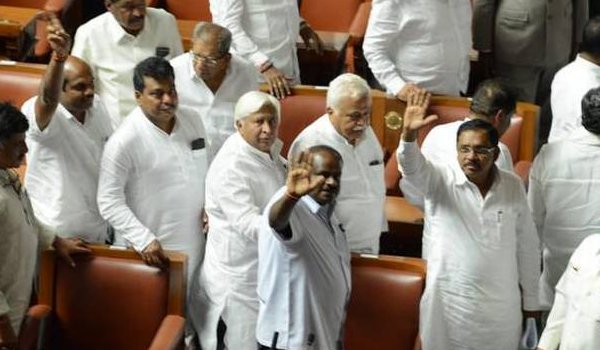 HD Kumaraswamy wins trust vote minutes after bjp stages walkout