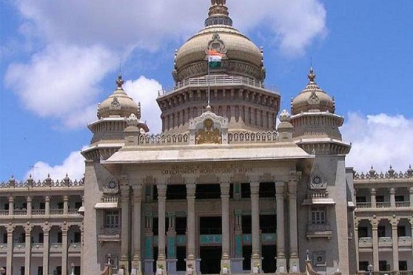 कर्नाटक विधानसभा में आज शक्ति परीक्षण पर सभी राजनीतिक दलोें की नजरें