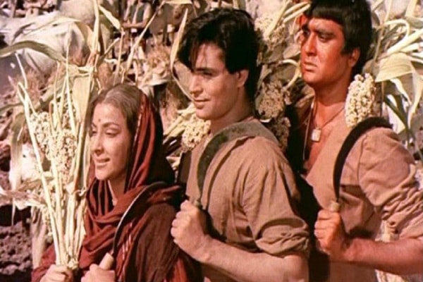मां के सशक्त किरदार से जबरदस्त सहराना मिलती है फिल्मो में
