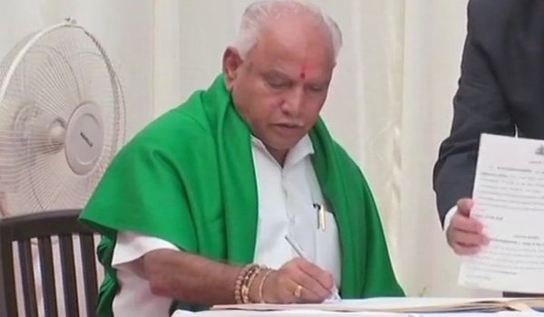 BS Yeddyurappa takes oath as Karnataka CM, gets 15 days to prove majority
