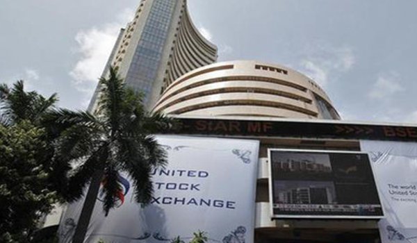 Sensex plunged 306 points, Nifty below 10,450