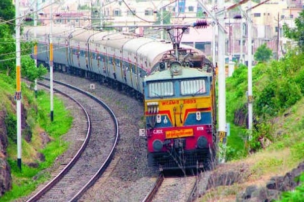 यात्री सुरक्षा को सर्वोच्च प्राथमिकता देते हुये पुराने रेलवे ट्रेकों का नवीनीकरण-गोहेन