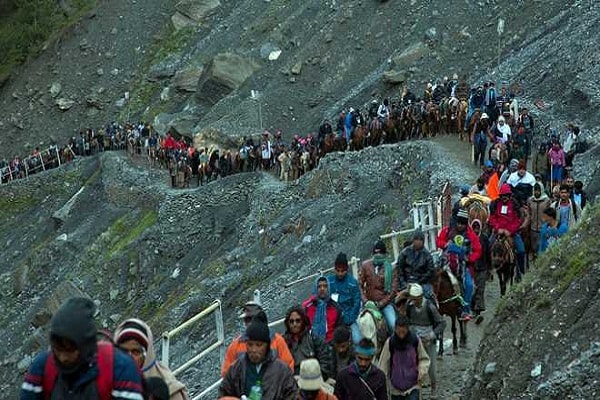कश्मीर घाटी में भारी बारिश के कारण अमरनाथ यात्रा स्थगित